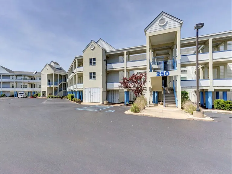 260 Dune Rd #120 — Photo 2