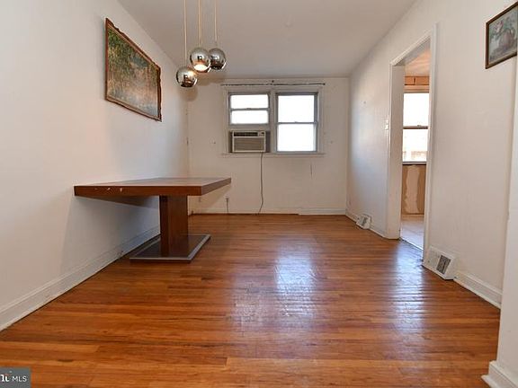 5th image of 153 W Walnut Park Dr