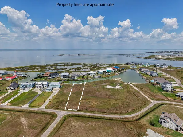 111 Mariner Dr, Rockport, TX 78382