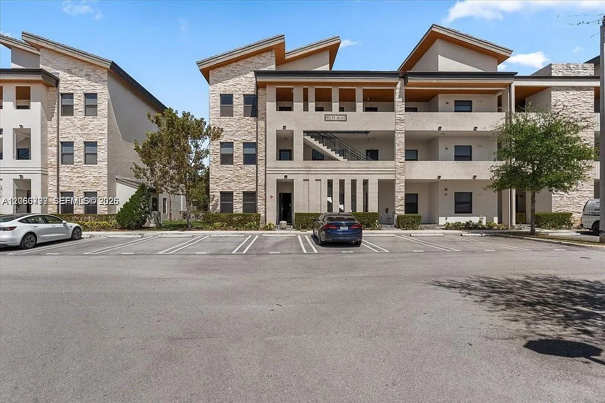 Apex At Park Central Cond — Photo 1