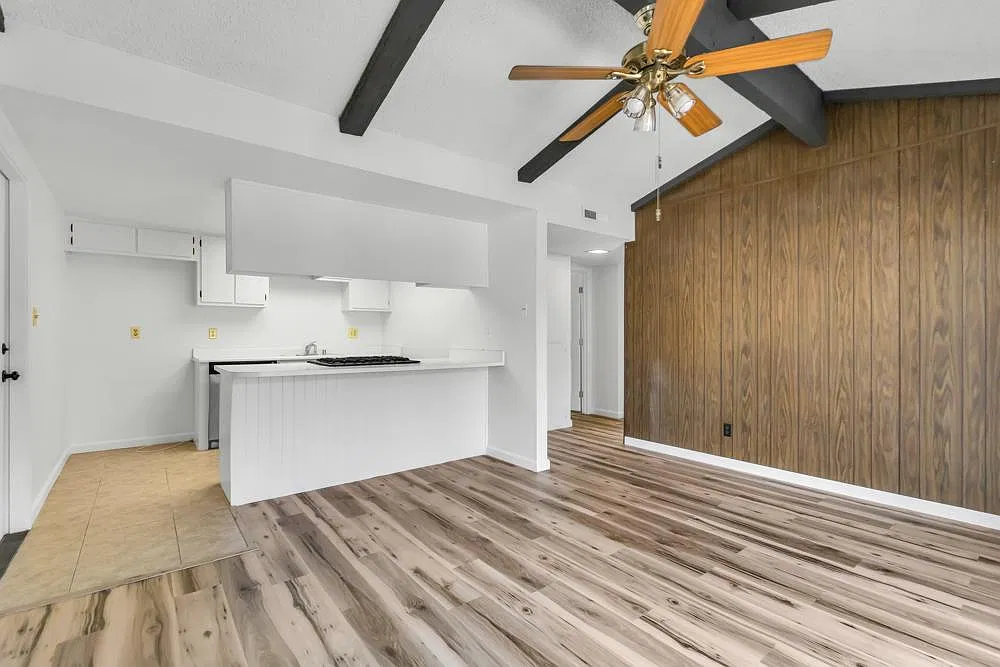 2 bed, 980 sqft, $1,875 — Photo 1