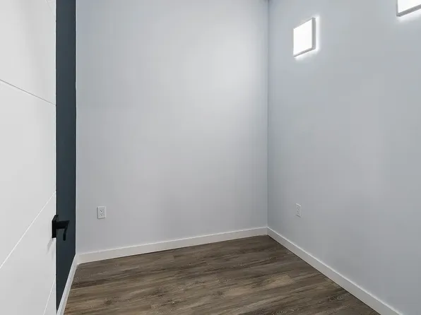 2765 East 15th Street 2B image 8 of 9