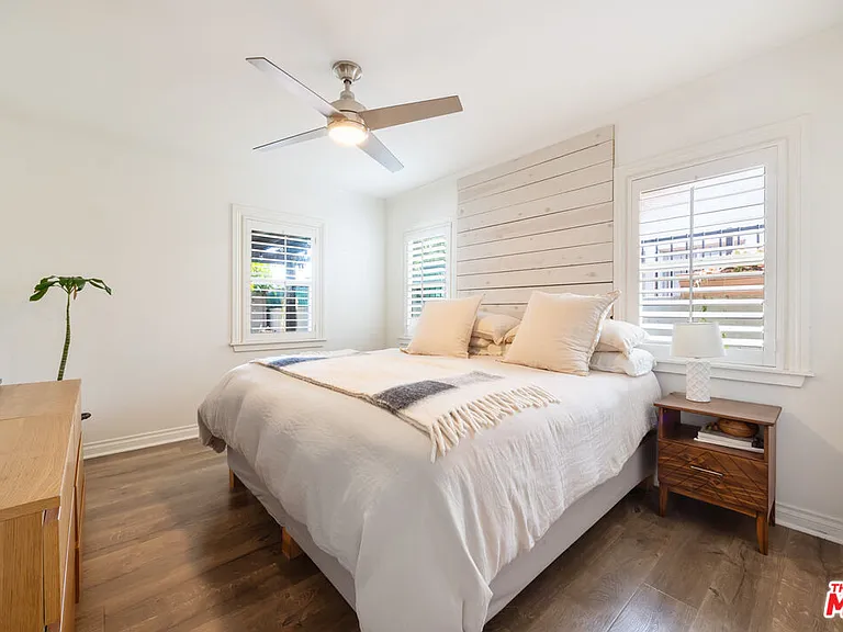 1837 N Middleton Pl — Photo 11
