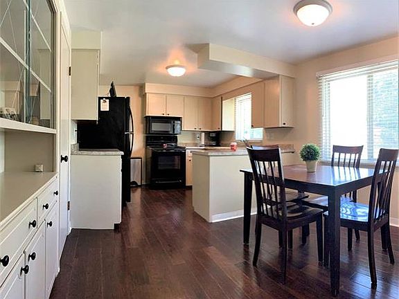 4th image of 421 E Fernwood St