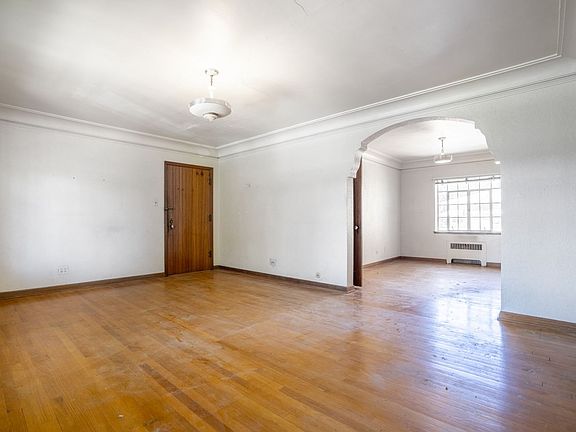 5th image of 1275 N Steele St #9