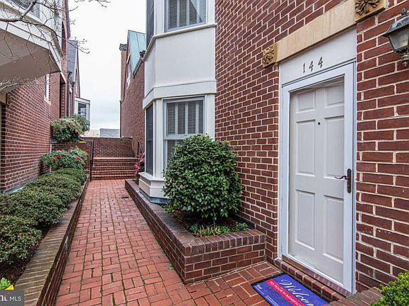 4th image of 144 N Union St