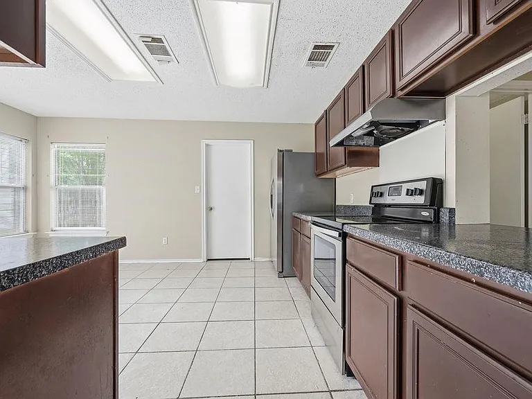1109 Bradbury Ln — Photo 20