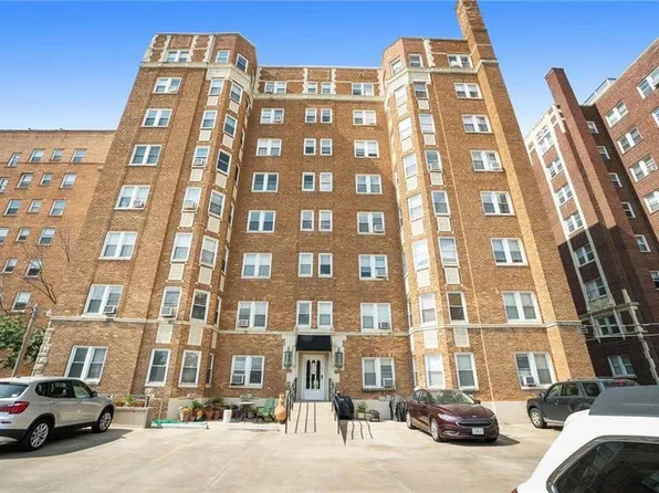 309 Emanuel Cleaver Ii Blvd APT 204, Kansas City, MO 64112