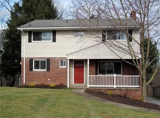 6845 Ridgevue Dr, Pittsburgh, PA 15236