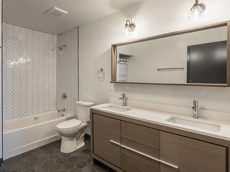 3110 N Sheffield Ave — Photo 8