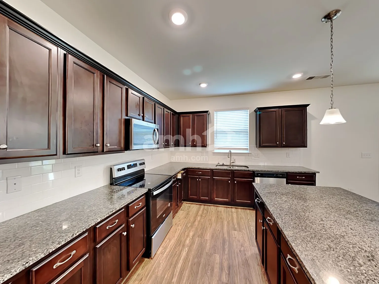 4 bed, 2.5 bath, 2449 sqft, $2,635 — Photo 4