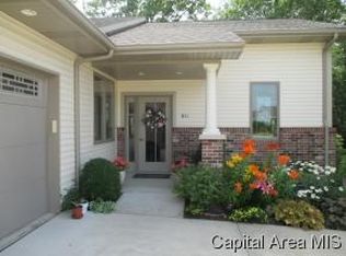 811 Longleaf Ct, Springfield, IL 62711