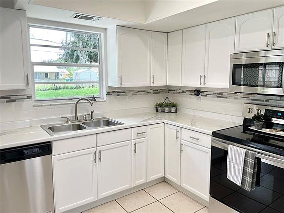 4th image of 23024 Jumper Ave