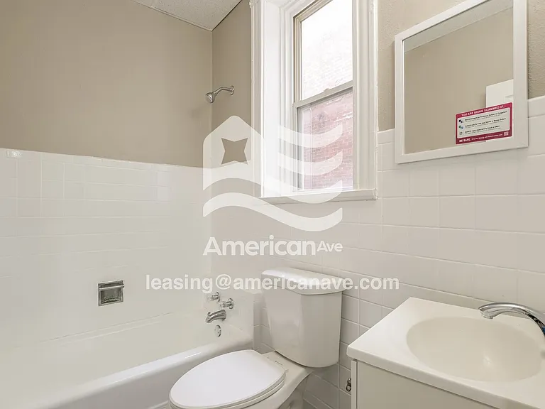 1031599_012_bathroom_13889318.jpg