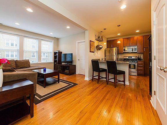 4th image of 3800 N Marshfield Ave #38081