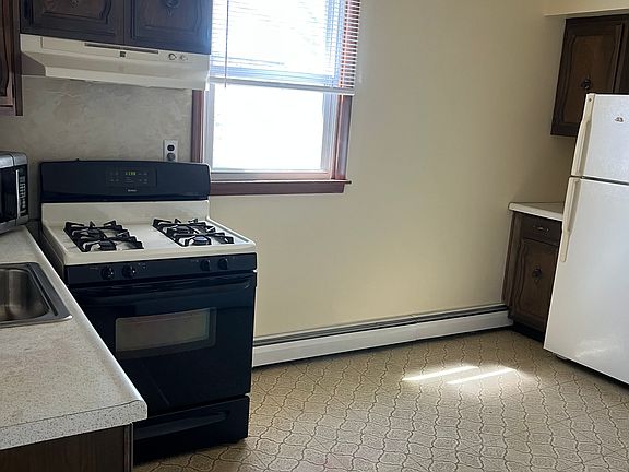 2nd image of 1030 Fox Chase Rd APT 2