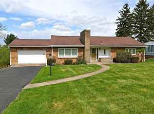 60 Swallow Hill Rd, Carnegie, PA