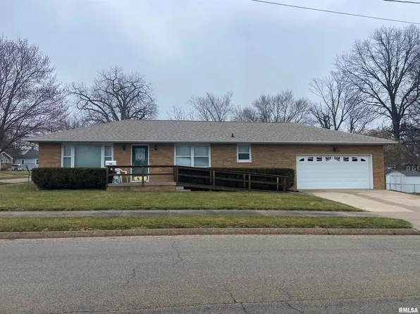 705 E Myrtle St, Canton, IL 61520