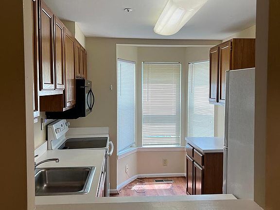 5th image of 3471 Lindenwood Dr