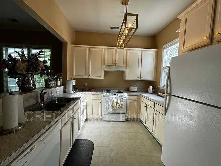 105 Barberry St — Photo 8