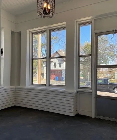 215 E 15th St — Photo 1