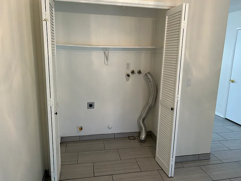 724 N Florence St #D — Photo 17