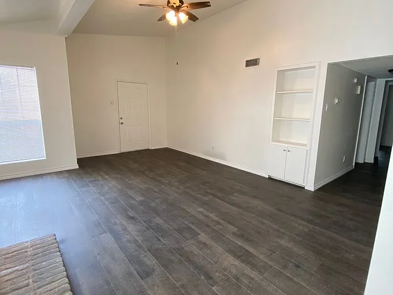 2401 Leon St #206 — Photo 11