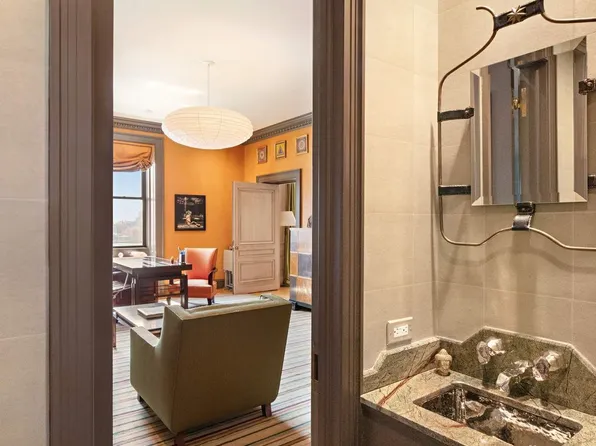 1 Sutton Place South image 9 of 15