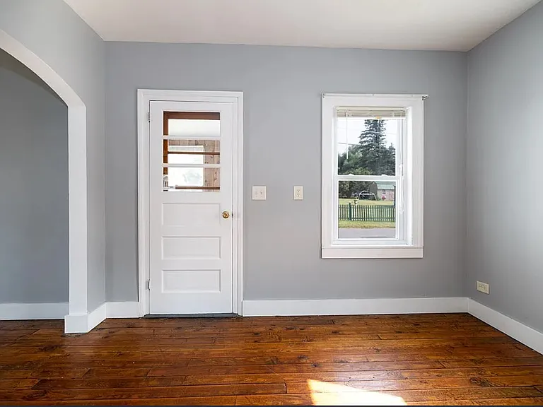 106 Hill St — Photo 3