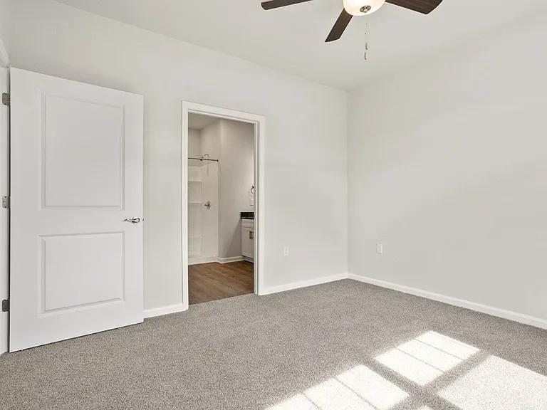 The Grande at Geyser Falls Luxury Apartments — Photo 48