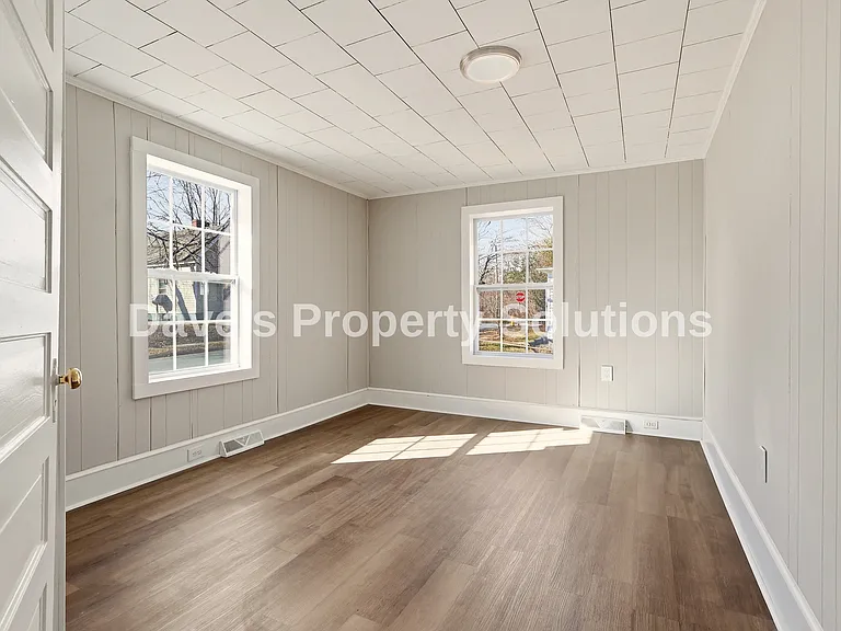 408 Seaman St — Photo 15