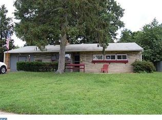 243 Lakeside Dr, Levittown, PA 19054
