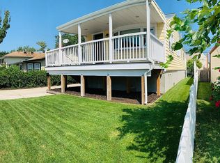 19 Lorraine Rd, Island Park, NY 11558