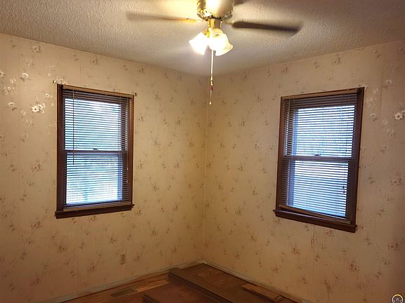 5th image of 518 NE Arter Ave
