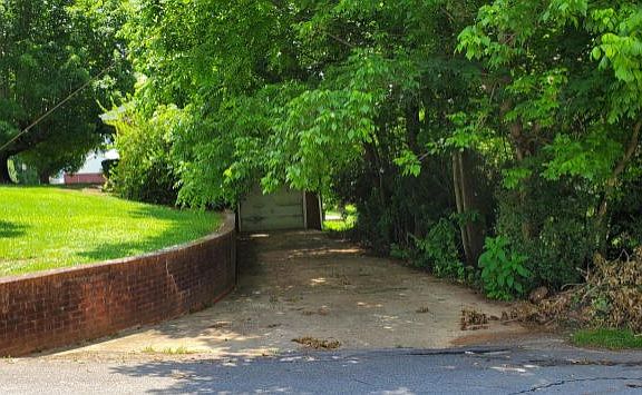 3rd image of 108 Hedge Dr