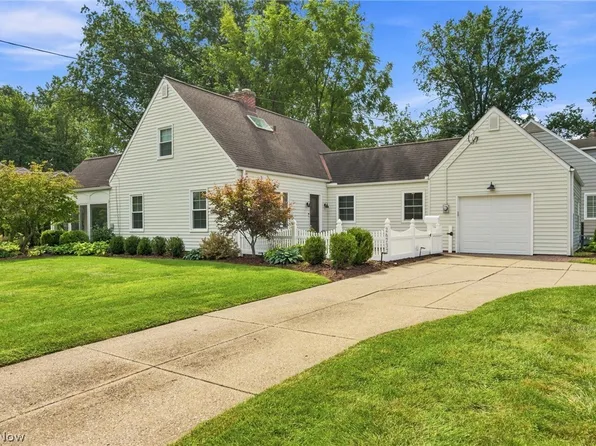 26737 Lake Rd, Bay Village, OH 44140