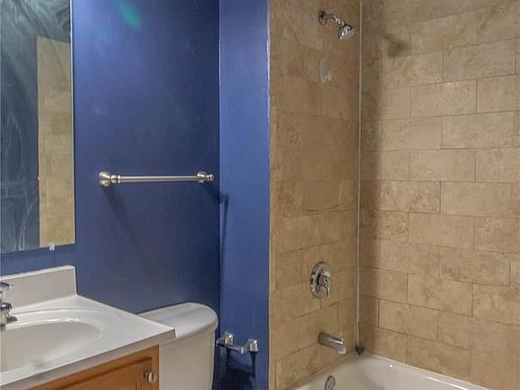 5th image of 2722 Salena St #1F