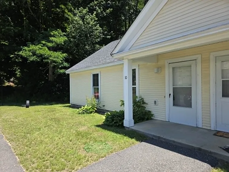 18 Main St #10 — Photo 2