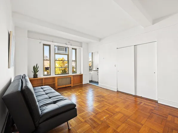 24 5th Ave APT 731, New York, NY 10011