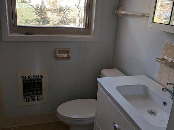 4th image of 324 1/2 Greenway Dr