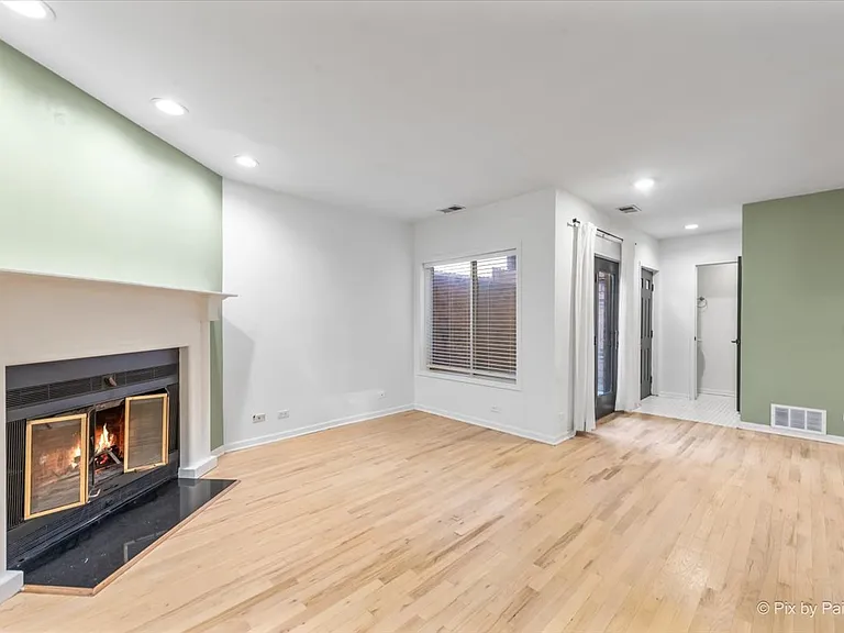 832 W Barry Ave #2 — Photo 3