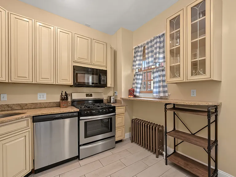 1754 Church St NW — Photo 4