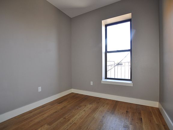 4th image of 423 Rogers Ave #Rc3