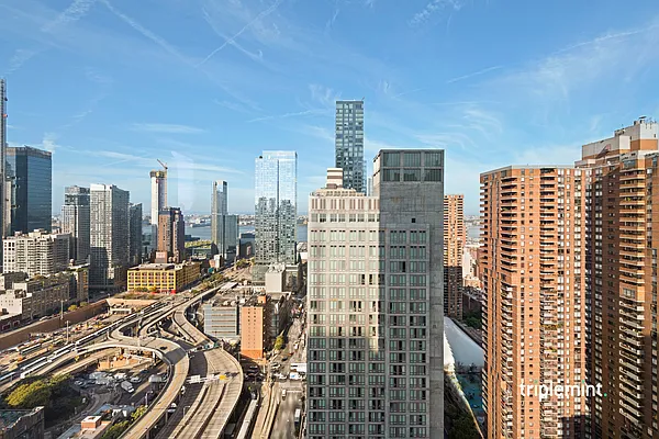 Sold by Triplemint | media 9