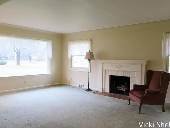 3rd image of 301 Russwood St NE