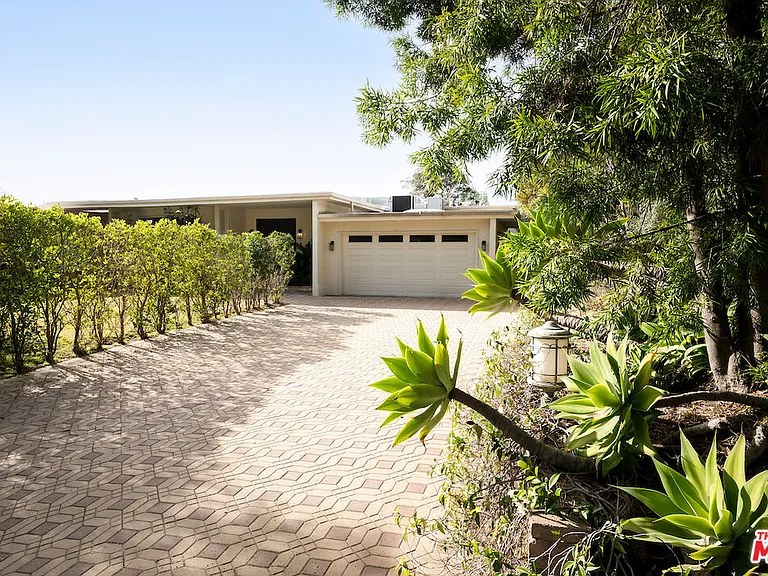 1845 Loma Vista Dr — Photo 3