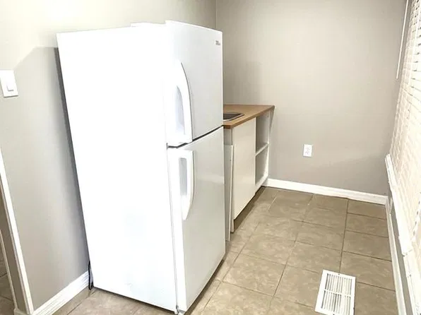 Studio apartment in quiet community in Venice, FL, 985 Antigua Ave W #B, Venice, FL 34285