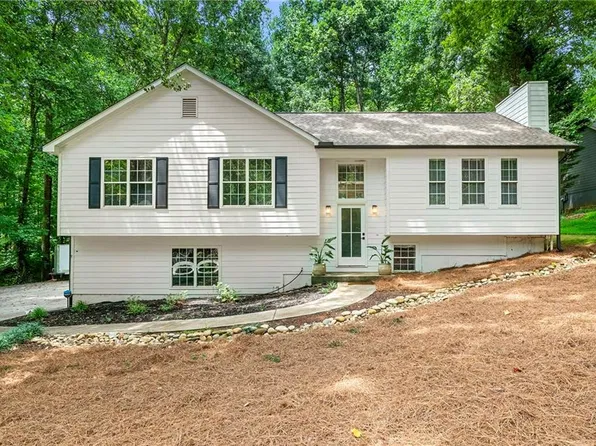 28 Boones Ridge Dr SE, Acworth, GA 30102