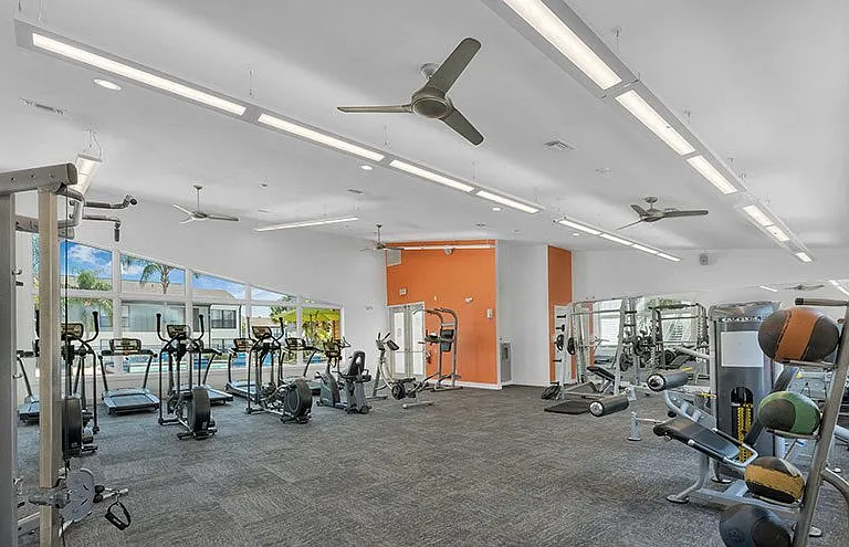 Viridian Apartments — Photo 23