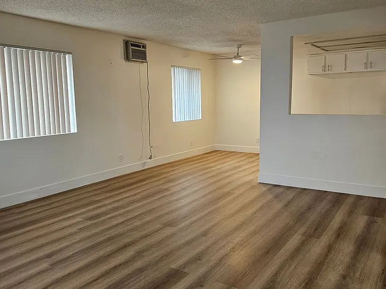 815 Centinela Ave — Photo 3